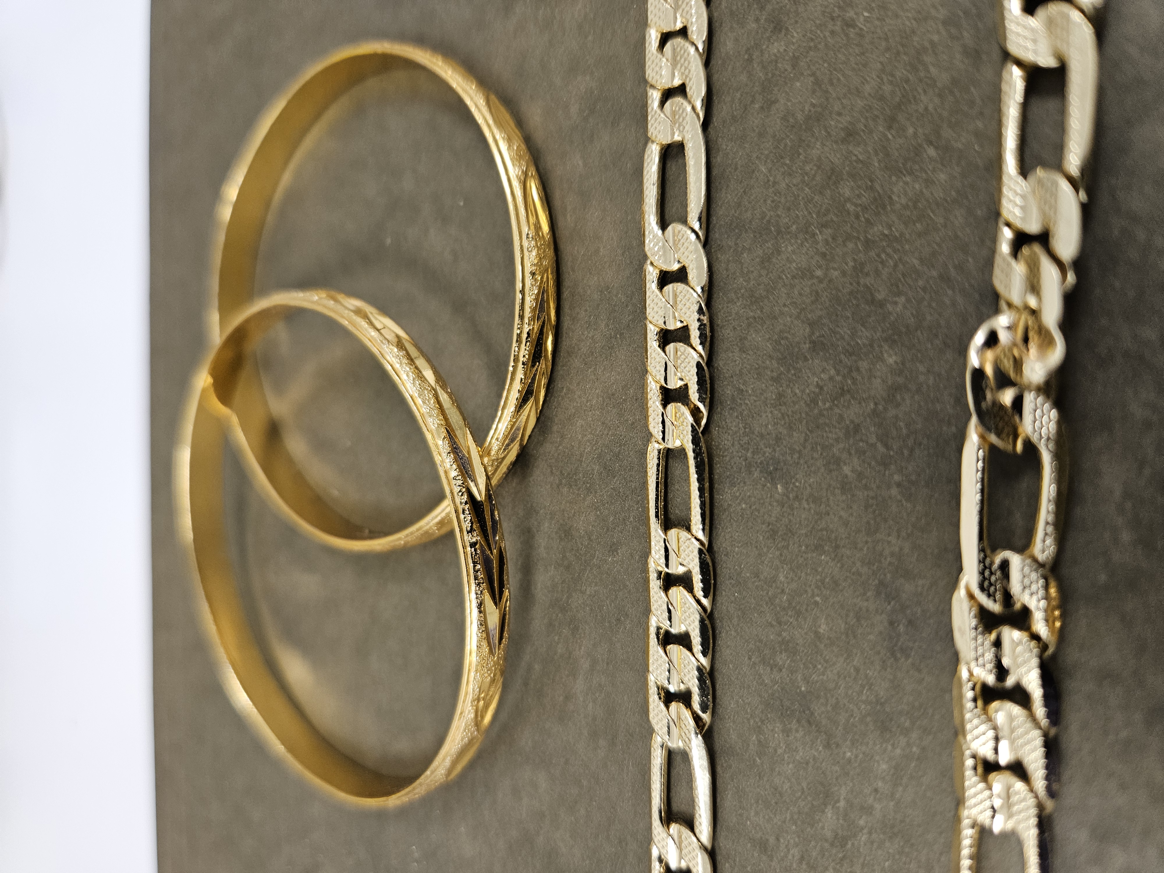 Distraction theft jewellery
