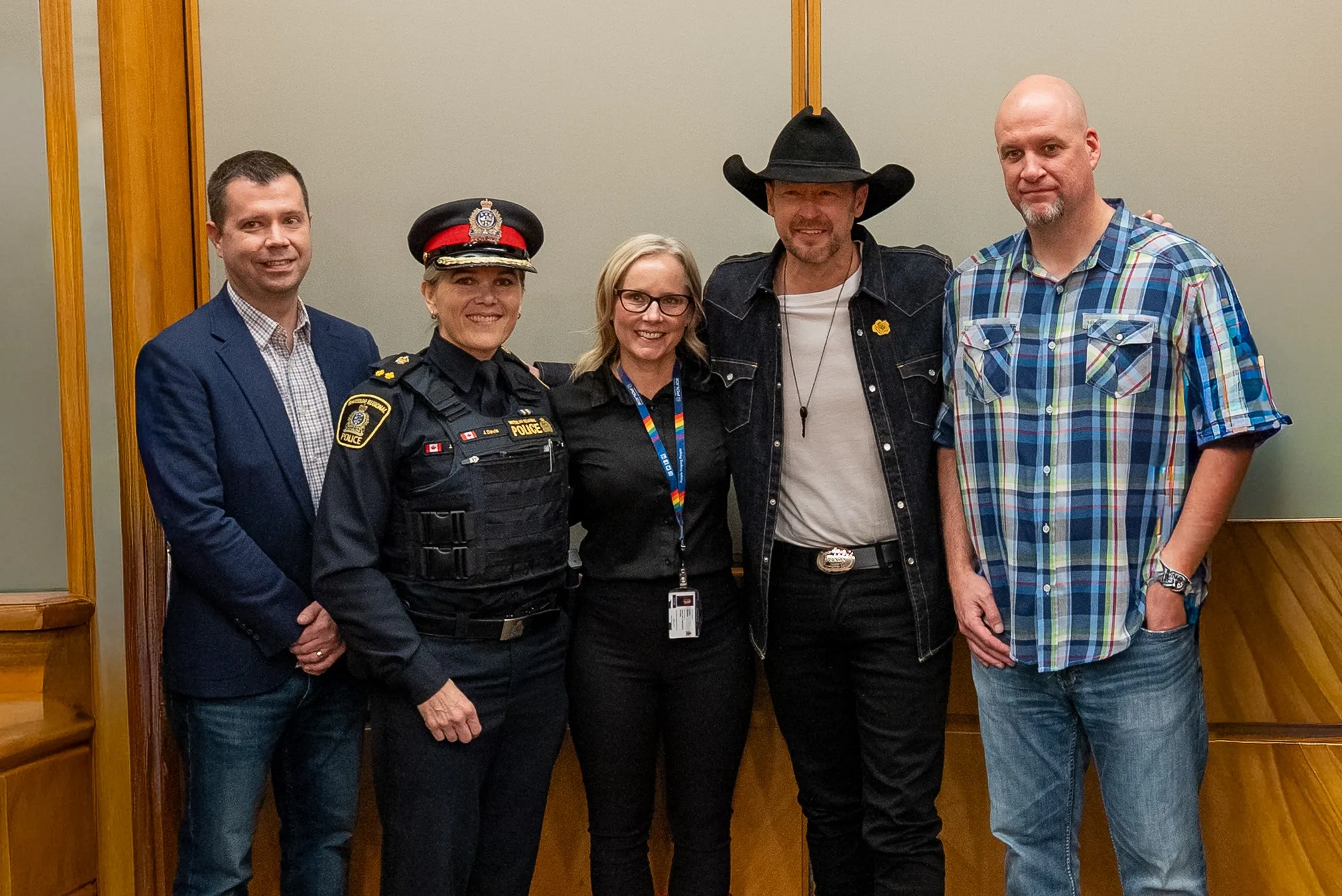 Four WRPS members shown standing with Paul Brandt